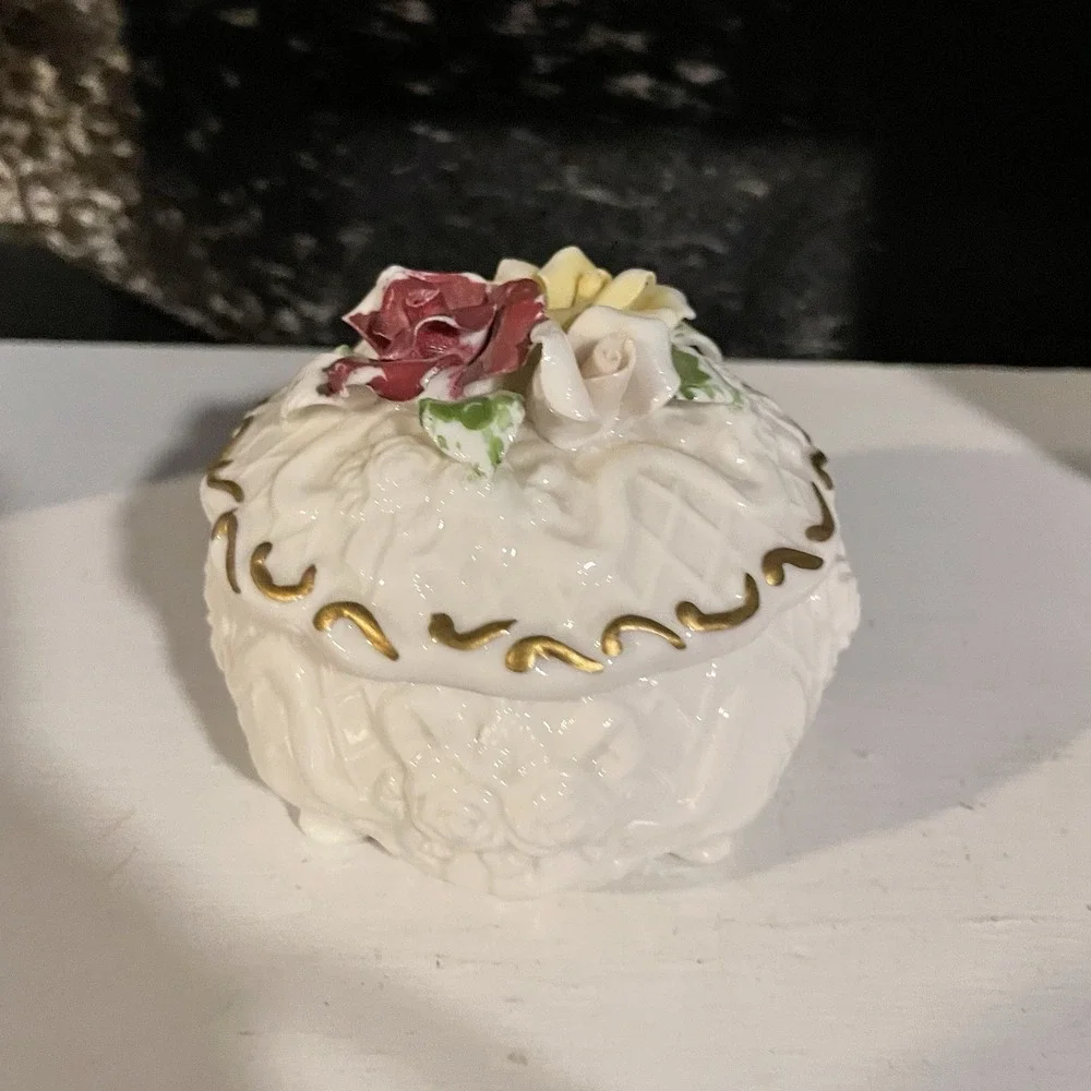 Ceramic Trinket Box w/ Roses, Gold Accent‎ Trim Lenox?